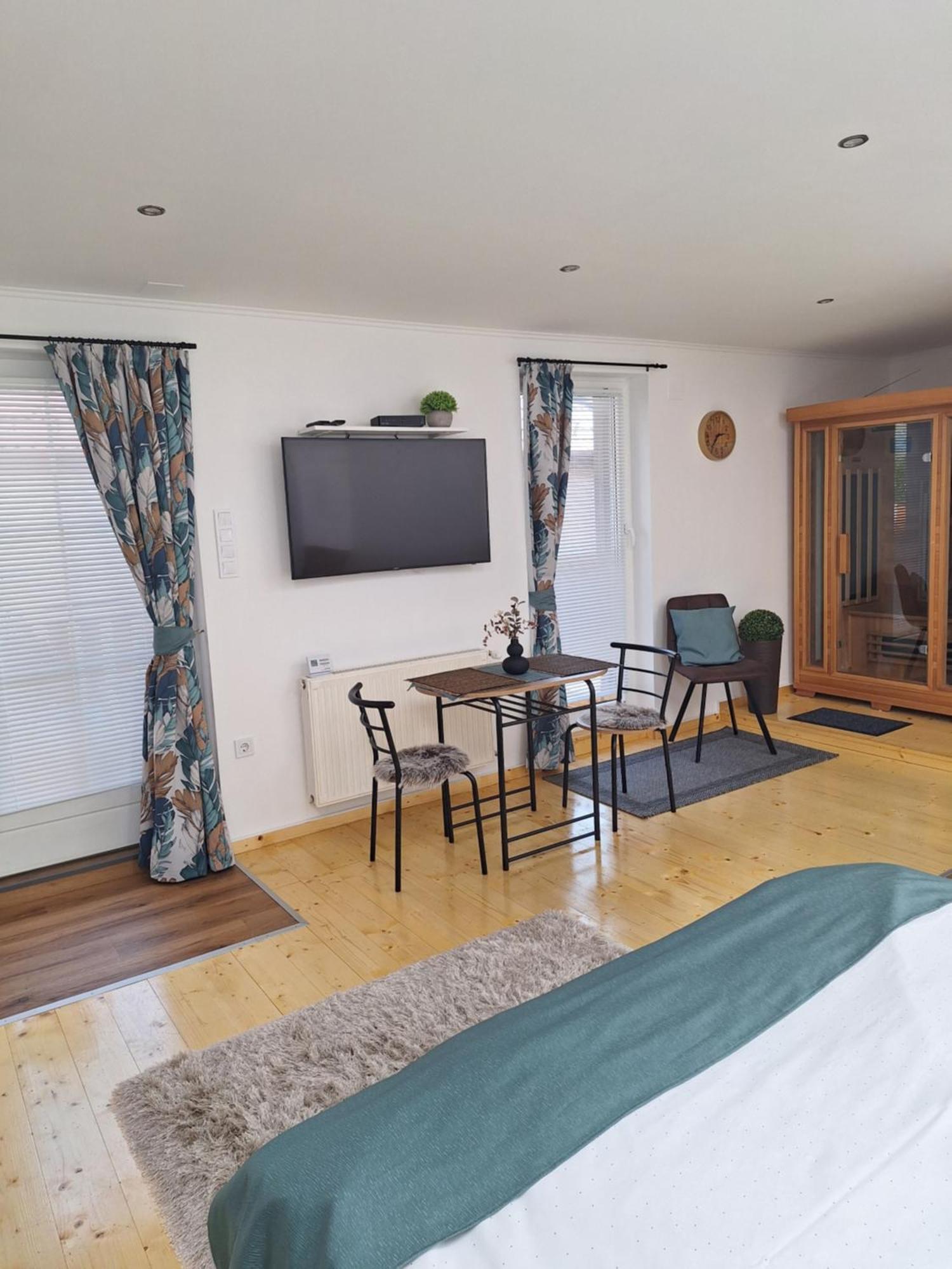 Varfal Apartman II Eger Ruang foto